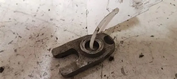 Renault Clio III Fuel Injector clamp holder 3508