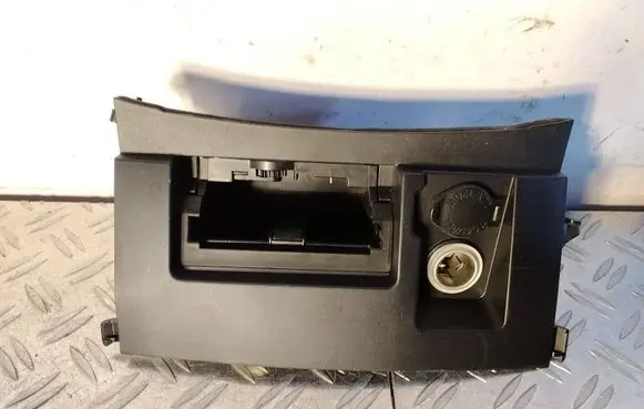 Toyota Land Cruiser (J200) 12 V Socket (front) 1A4210150 1A424003G