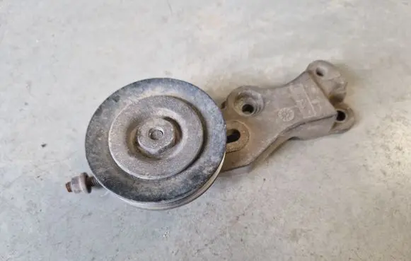 Mitsubishi L200 Air conditioning tensioner MN166945