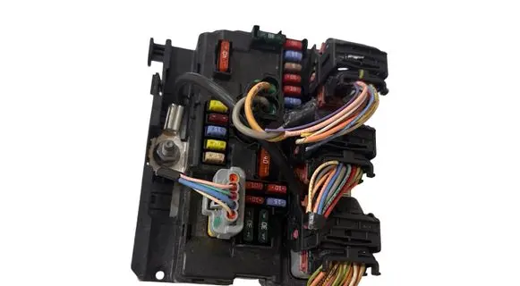 Peugeot 207 Fuse module 9664997880