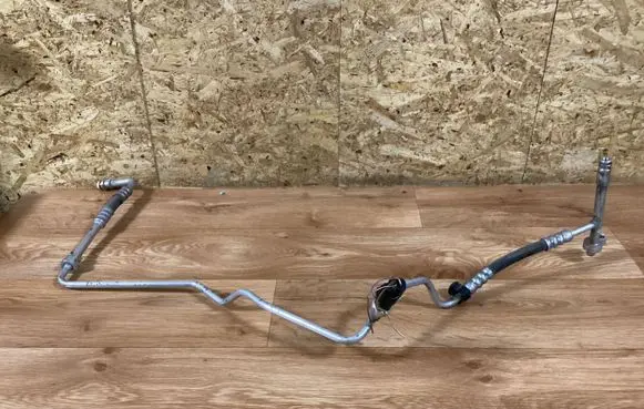 Ford Focus Air conditioning (A/C) pipe/hose 