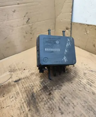 Volkswagen Golf V ABS Pump 1K0907379AC 00005305H0 10096003593