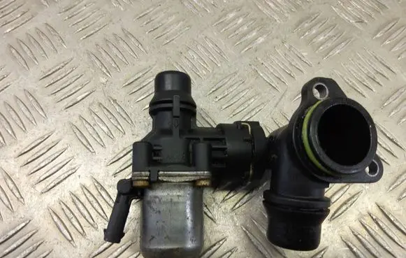 BMW X3 G01 Coolant heater control valve 8689694