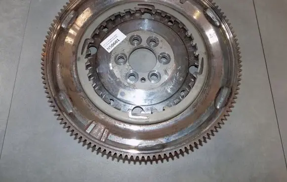 Volkswagen Golf VII Dual mass flywheel 04E105266