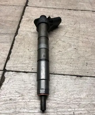 Mercedes-Benz E W213 Fuel injector A6540700187 02268211 0445117