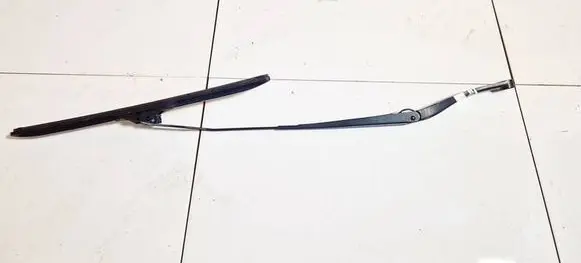 Front wiper blade arm