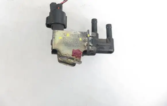 Daihatsu YRV Vacuum valve 1765097403 1362002310