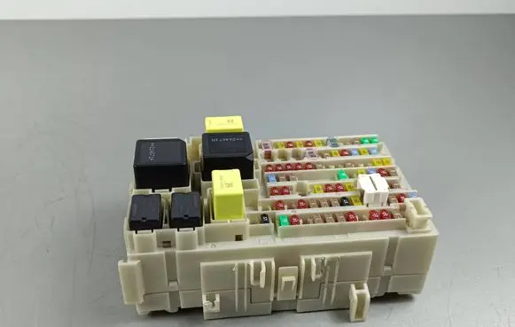 Mitsubishi Outlander IV Fuse module 8565A576 2A310418 1779