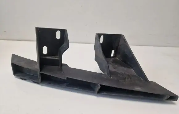 Audi Q7 4L Front bumper mounting bracket 4L0807333