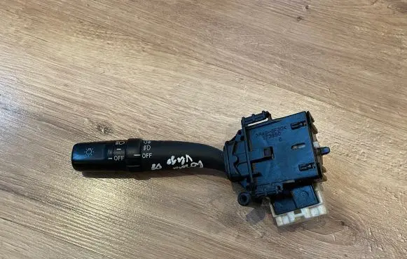 Toyota Corolla Verso AR10 Indicator stalk 173650