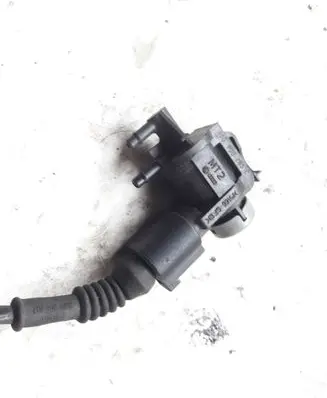 Volkswagen PASSAT B6 Vacuum valve 1J0906283C
