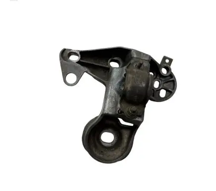 Audi A4 S4 B7 8E 8H Engine mounting bracket 8E0199352F