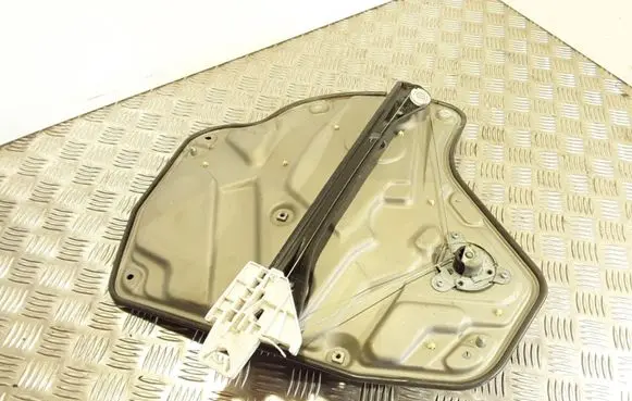 Rear door manual window regulator