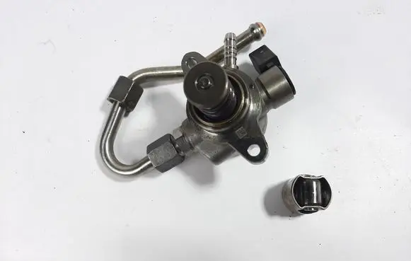 Volkswagen T-Cross Fuel injection high pressure pump 04E127027N
