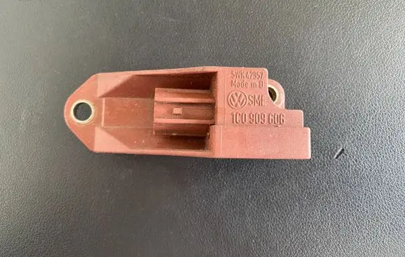 Volkswagen Golf IV Airbag deployment crash/impact sensor 1C0909606 02312G2SJC43 43030712