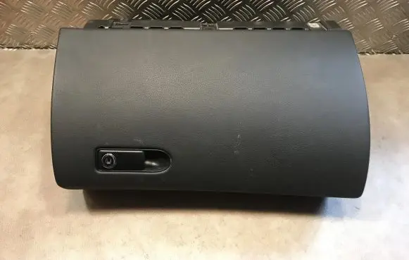 Mercedes-Benz C W205 Glove box A2056800191