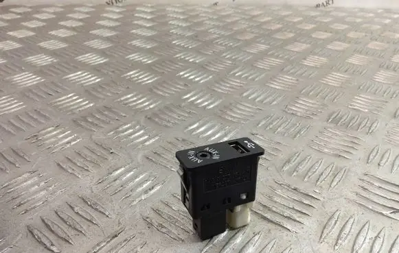 BMW X3 F25 USB socket connector 9237654