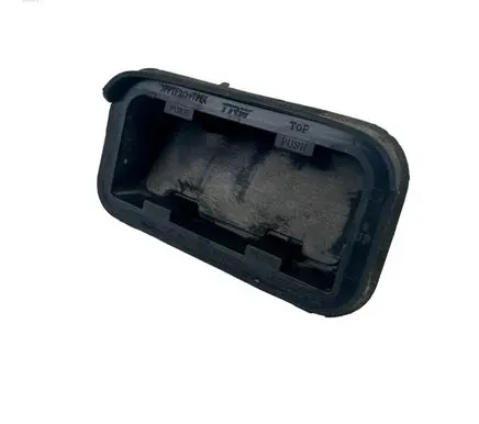 Ford Mustang V Quarter panel pressure vent 4R3363278C26BA