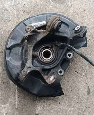 Rear wheel hub spindle/knuckle