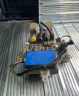 Toyota Corolla E120 E130 Fuse module 8264102040