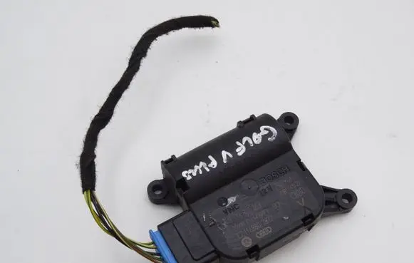 Volkswagen Golf Plus Air flap motor/actuator 0132801363 CZ1168802872