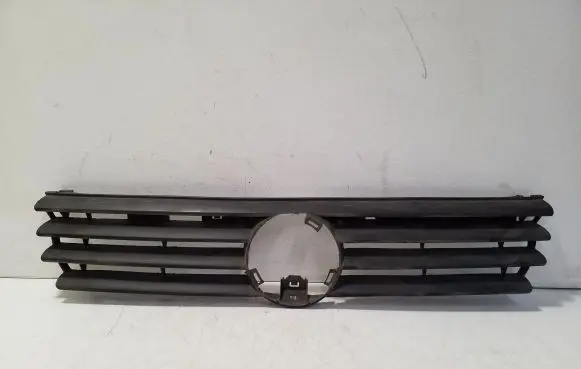 Volkswagen PASSAT B4 Front bumper upper radiator grill