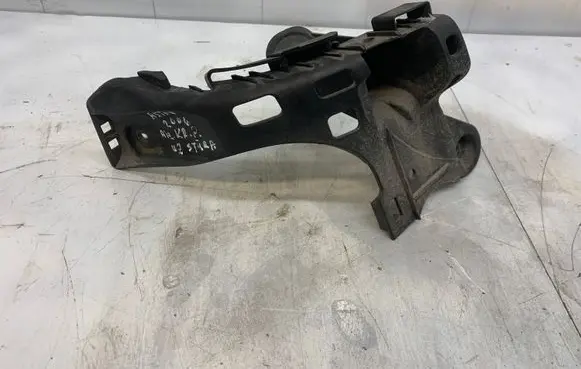 Opel Astra H Bumper support mounting bracket corner 