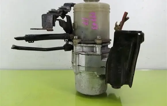 Volkswagen Polo Power steering pump 6Q0423371A