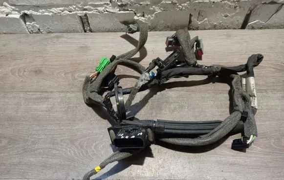 Volvo V40 Front door wiring loom 31334104 31334104AE