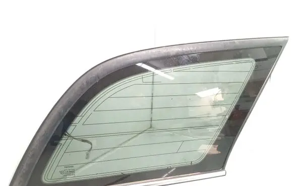 Toyota Avensis T250 Rear side window AS3