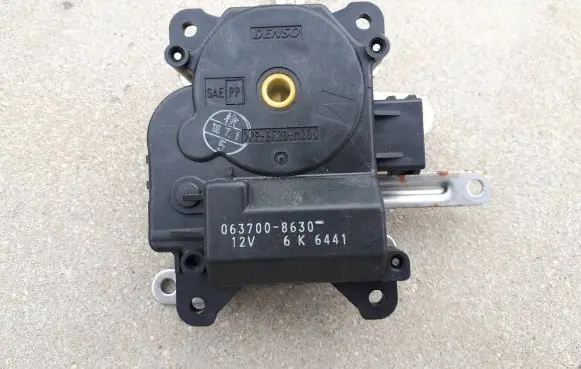 Subaru Outback Air flap motor/actuator 0637008630