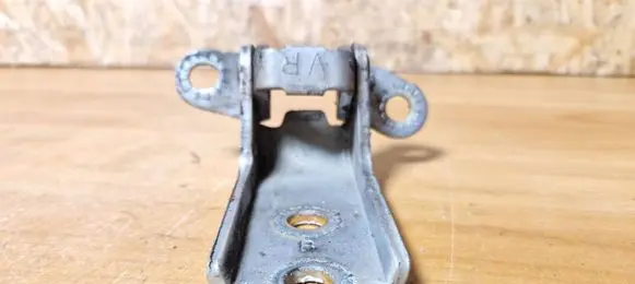 Chevrolet Epica Front door upper hinge