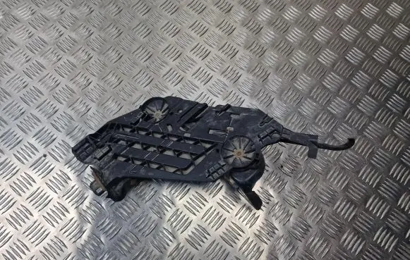Headlight/headlamp mounting bracket