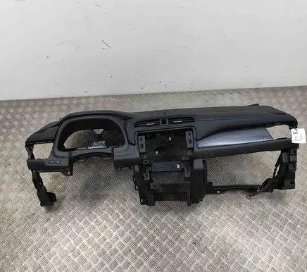Nissan Leaf II (ZE1) Dashboard 682005SH0B 681P35SH0B