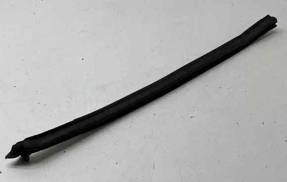 Ford Explorer VI Rubber seal rear door 