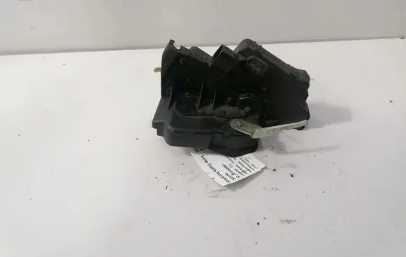 BMW 3 E46 Coupe door lock (next to the handle) 8206407