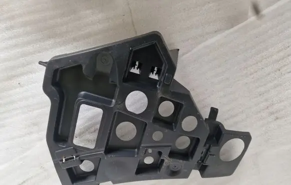 Peugeot 3008 I Front bumper mounting bracket 9686181380