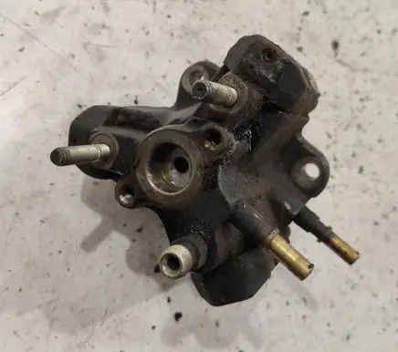 Renault Scenic I Fuel injection high pressure pump 7700111010