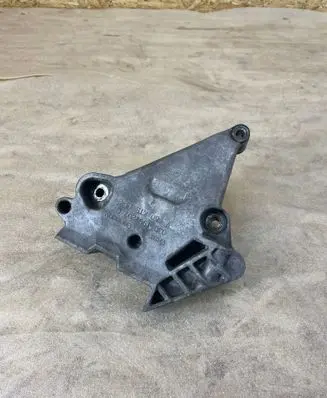 Engine mounting bracket