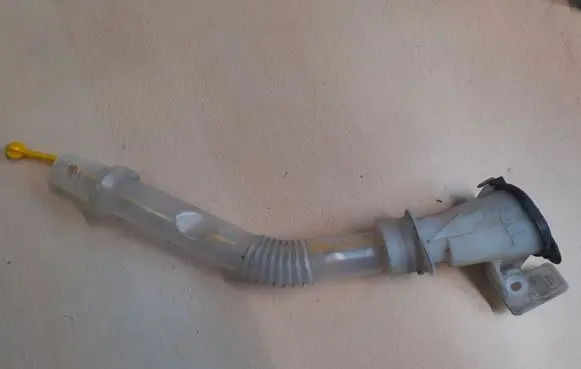 Hyundai ix35 Window washer liquid tank fill tube 001116