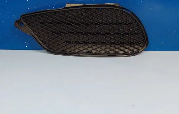 Mercedes-Benz E W212 Front bumper lower grill A2128852723 239756