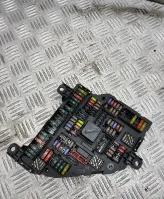 BMW 5 F10 F11 Fuse module 9252813