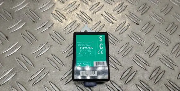 Toyota Avensis T270 Door control unit/module 8974005070