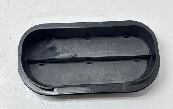 Volkswagen Jetta VII Quarter panel pressure vent 6R0819465C
