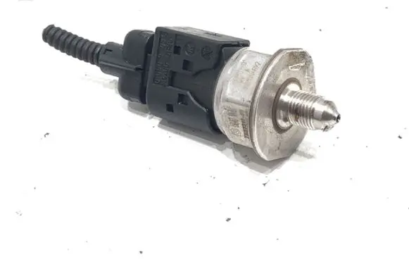 BMW 3 E90 E91 Fuel pressure sensor 7537319
