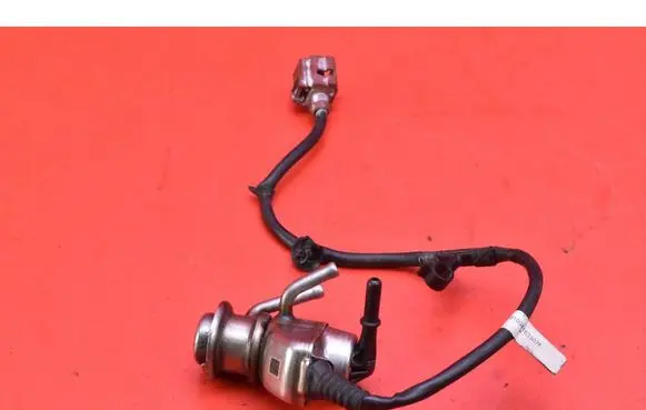 Skoda Octavia Mk3 (5E) Fuel injector 04L131113P