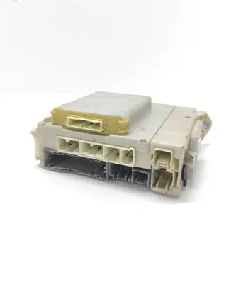 Lexus IS 220D-250-350 Fuse module 8267253040