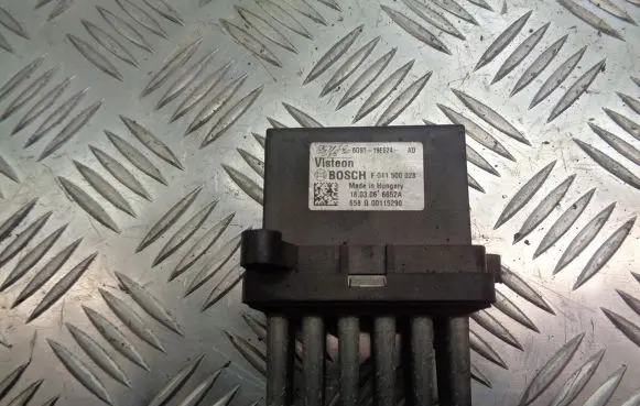 Ford Focus Heater blower fan relay 6Q9T-19E624