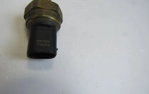 Mercedes-Benz E W212 Fuel pressure sensor A0045421618