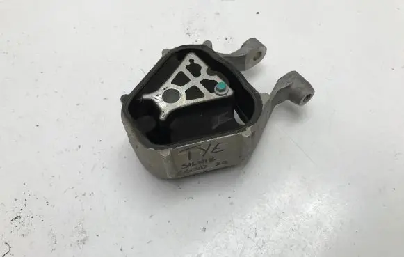 Volvo XC40 Engine mounting bracket 32380026